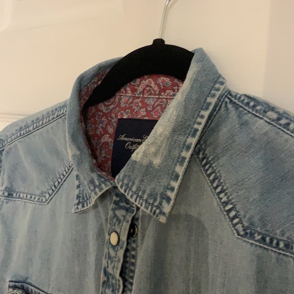 American Eagle denim shirt. Size small. Amazing condition. Very lightly worn. - Picture 4 of 4